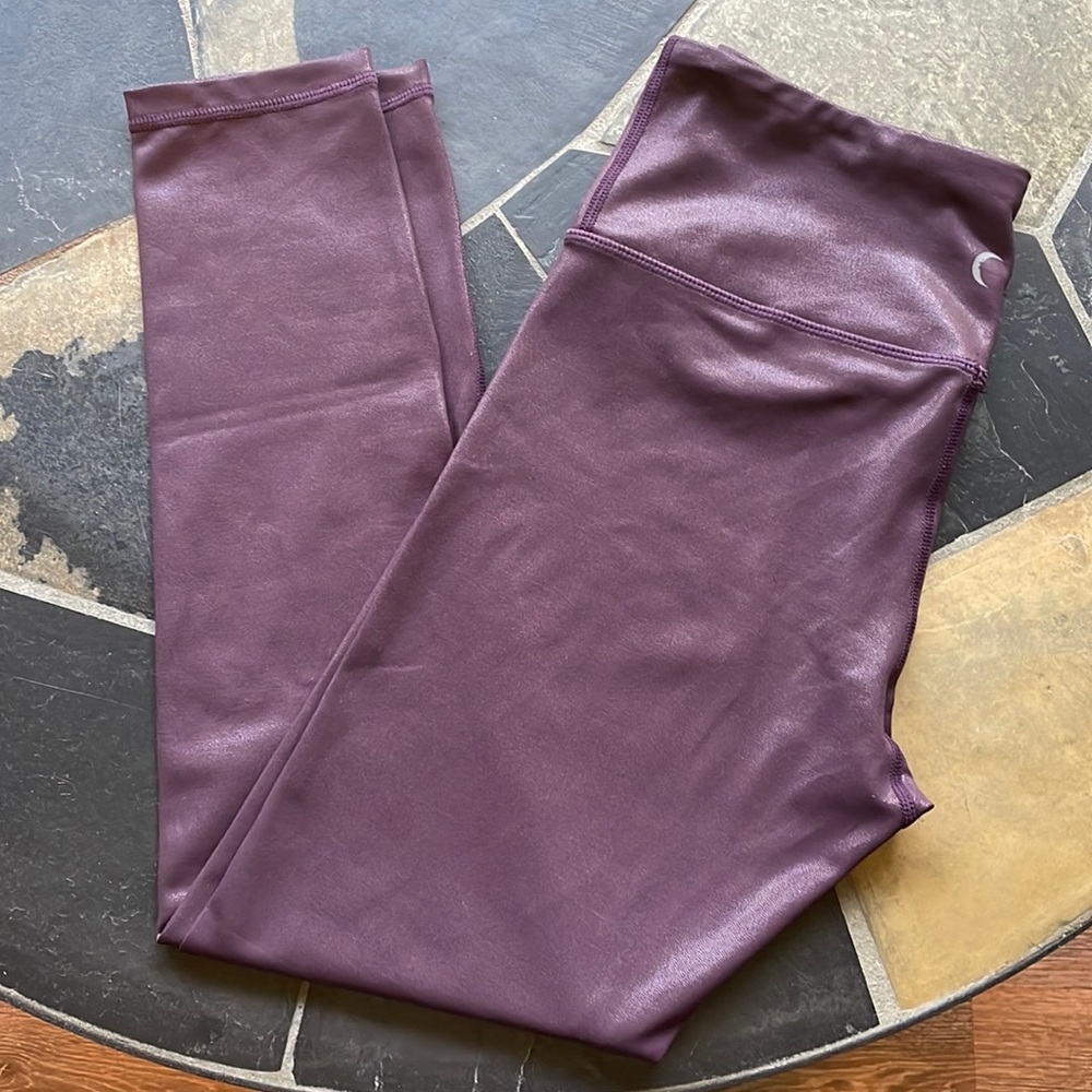 Zyia Plum Metallic 7/8 light n tight leggings